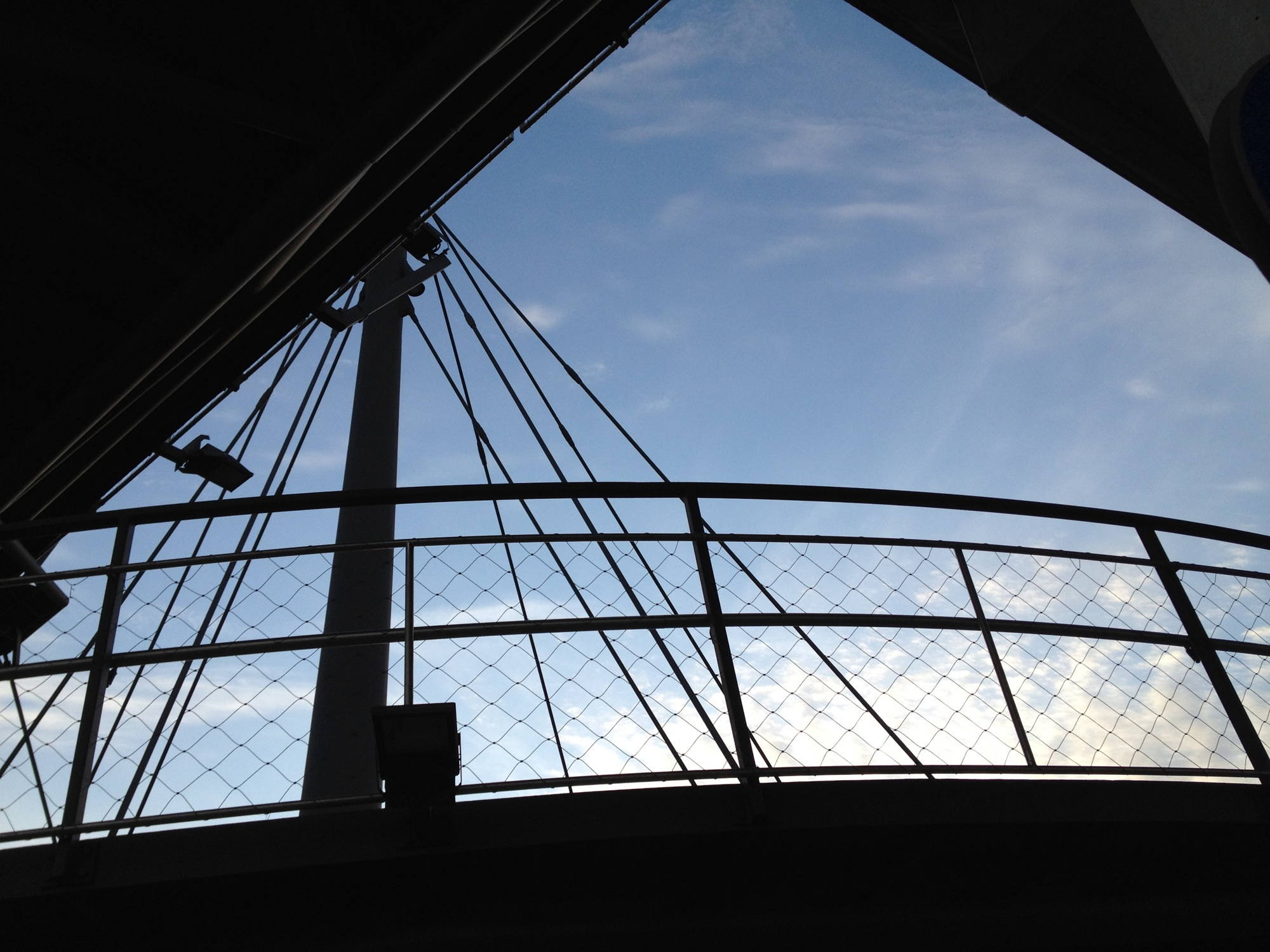 Blick von unten auf die Auffahrt auf den Gaswerksteg