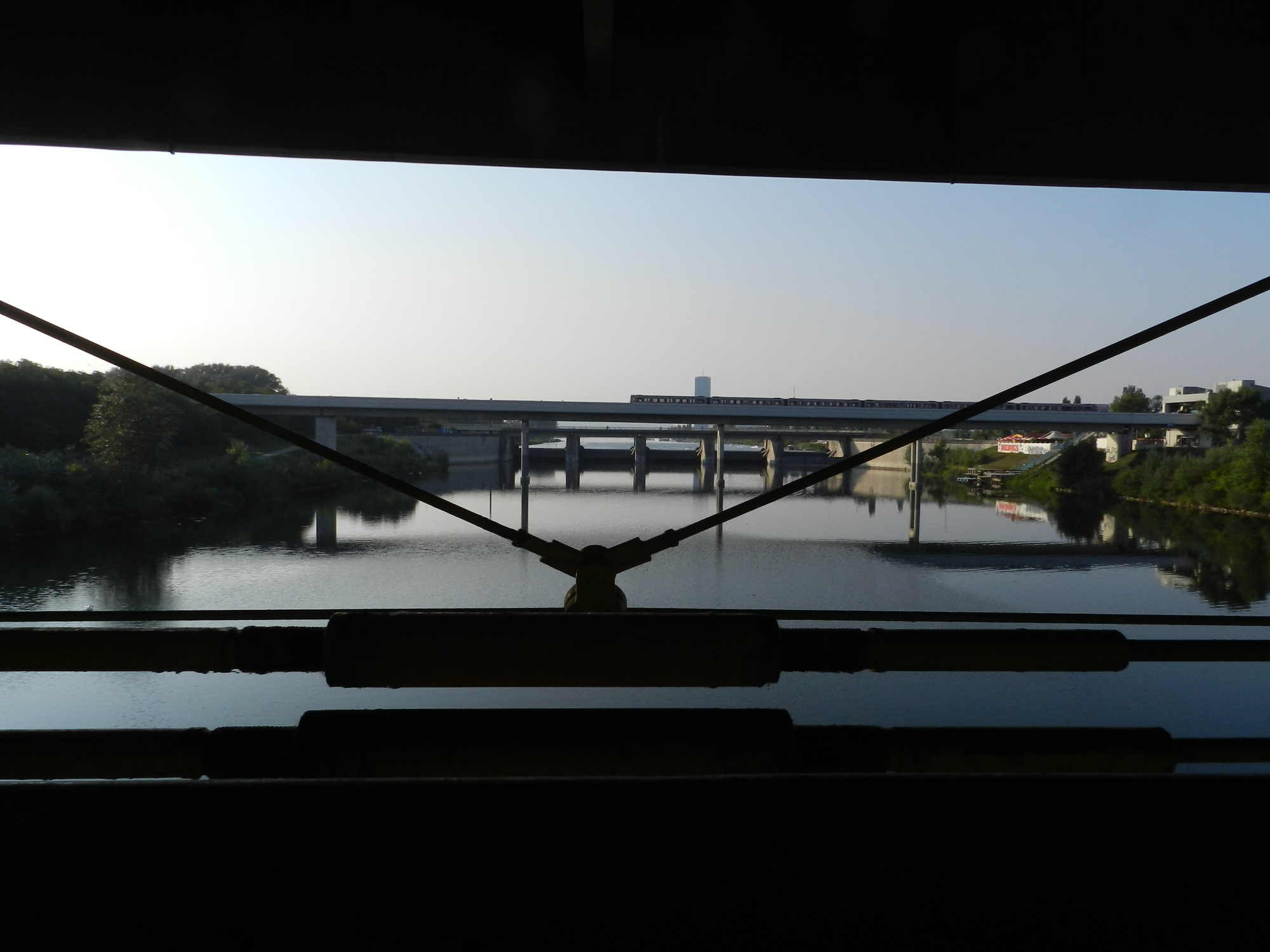 Blick von der Fahrradbrücke Richtung U2
