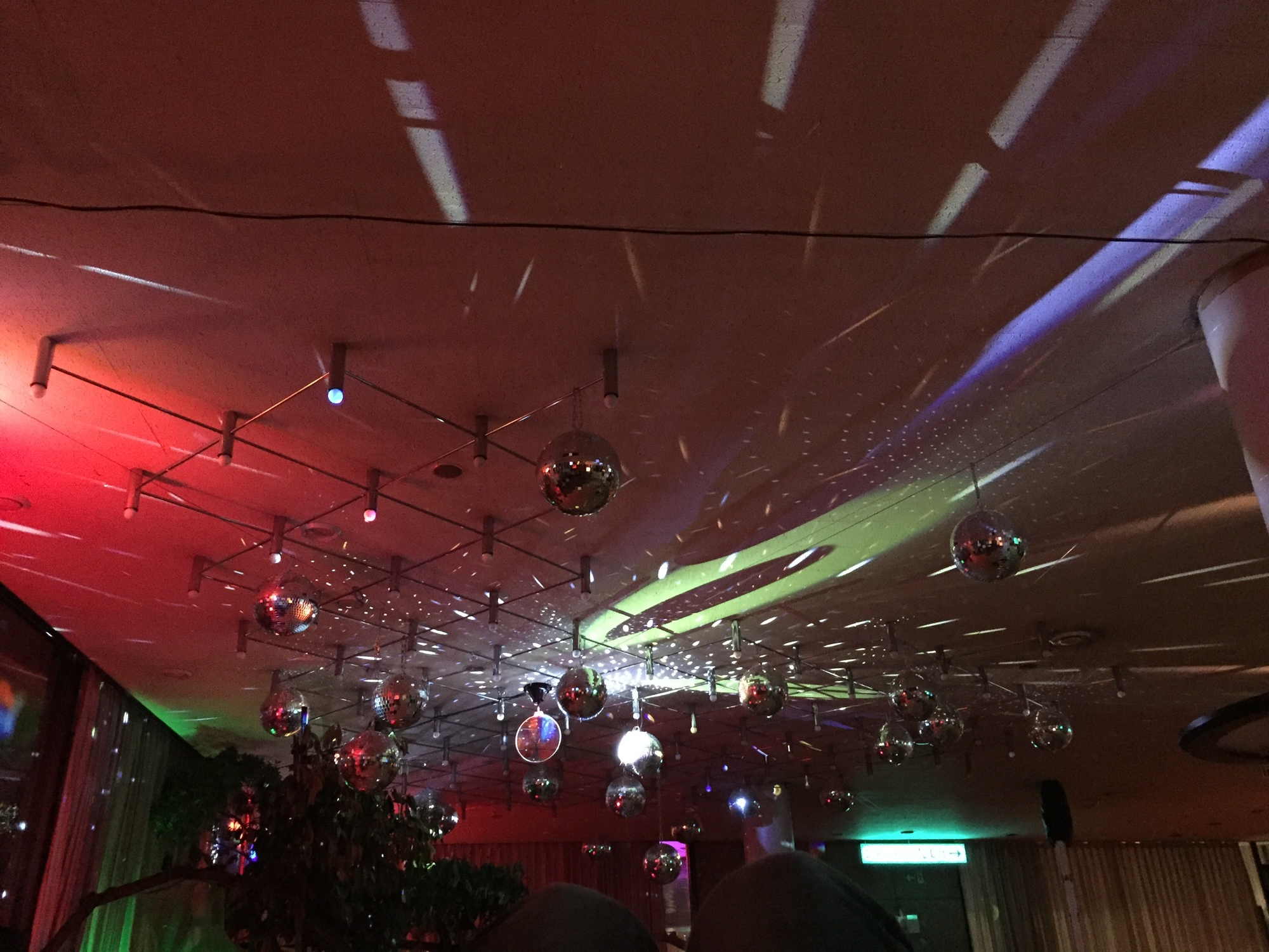 Discokugel-Glitzer im CCH im Rahmen des 32C3