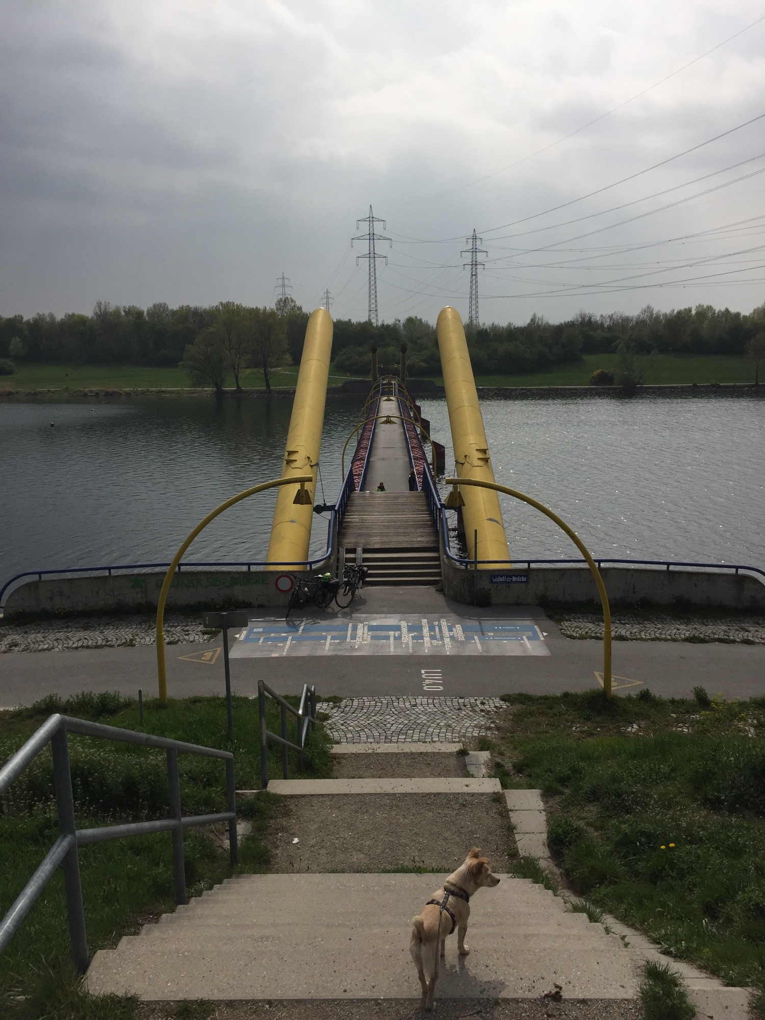 Walulisobrücke über die Neue Donau in der Nähe des Kraftwerk Freudenau