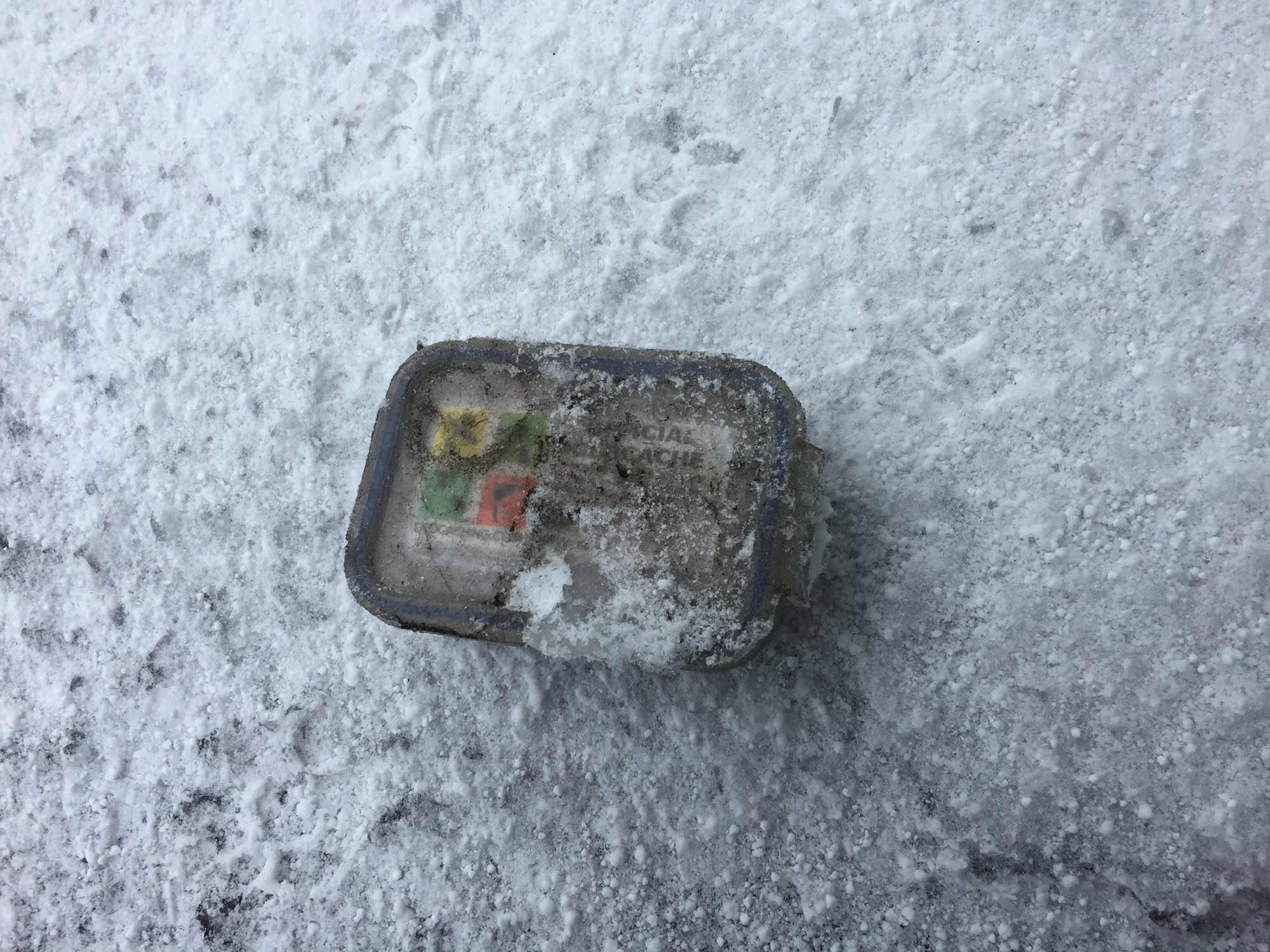 die aus ihrem Eisgefängnis befreite Dose zu SALZBURG BROADCASTING (GC2F2CF)