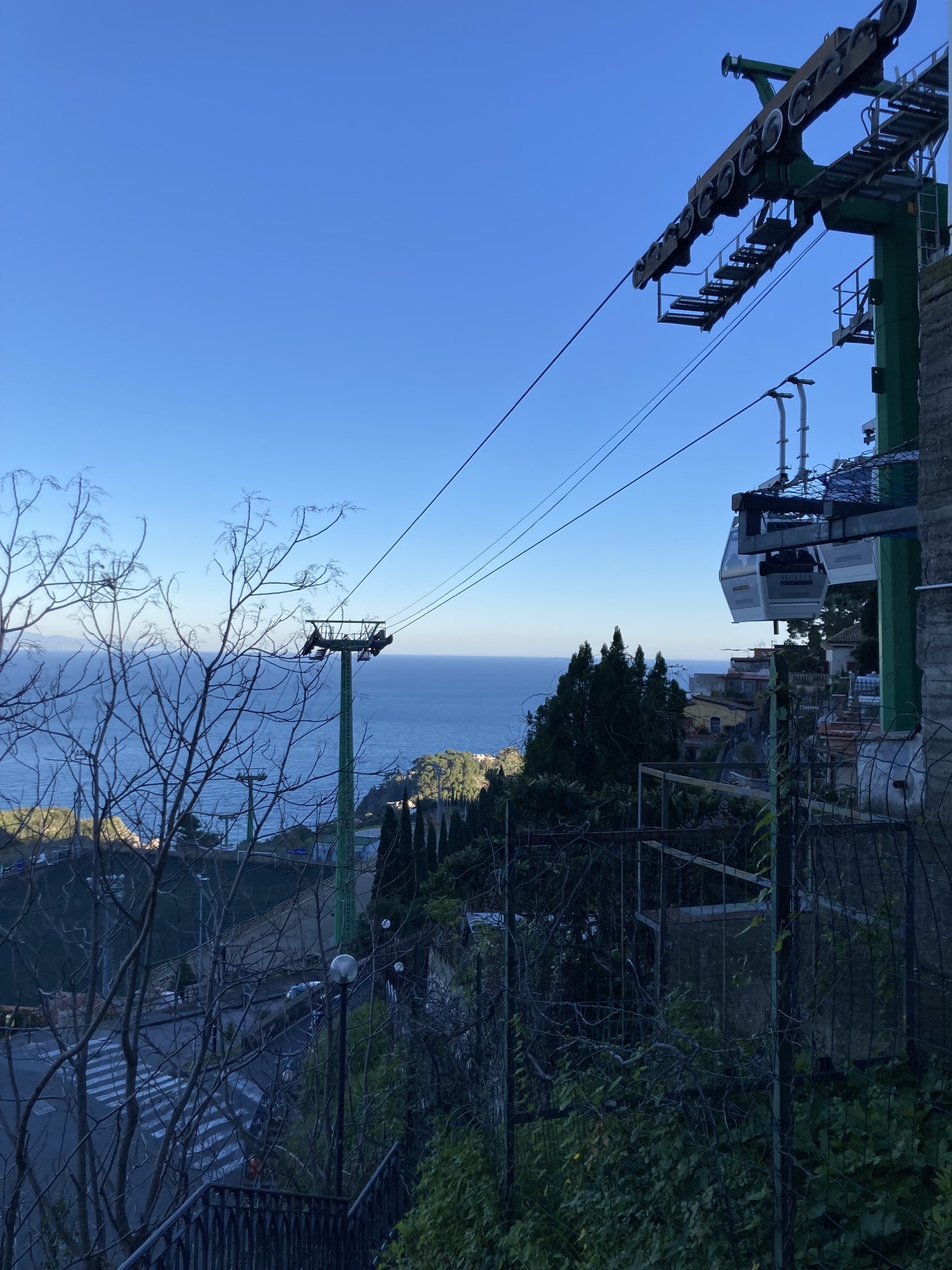 Bergstation der Gondelbahn, die Taormina Stadt mit der Strandgegend Mazzarò verbindet